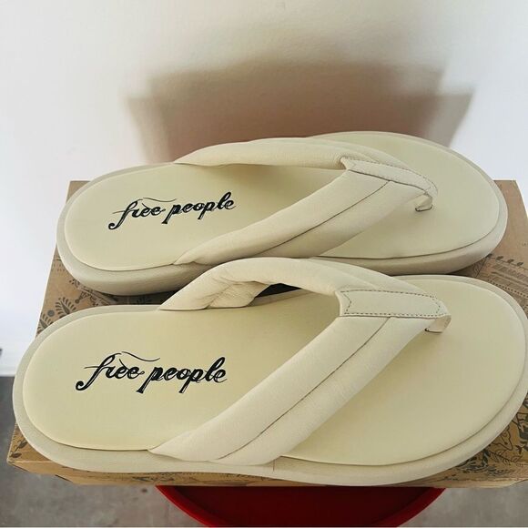 FREE PEOPLE Wonderland Leather Sandal Flip Flop,‎ Size 9.5, (39.5 EU) White, NWT - Picture 12 of 17